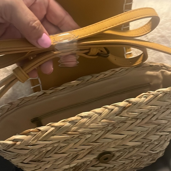 Universal Thread Yellow and Tan Crossbody Bag with straw weave. NWT! - Picture 4 of 9